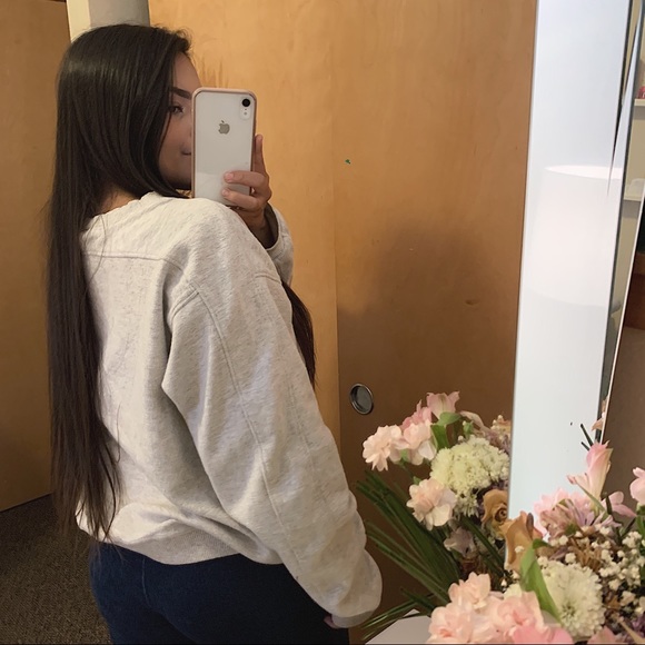 Comfy Oregon Crewneck !🤍 - Picture 2 of 5